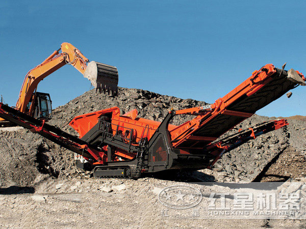 移動顎式破碎機工作現場 移動顎式破碎機工作現場