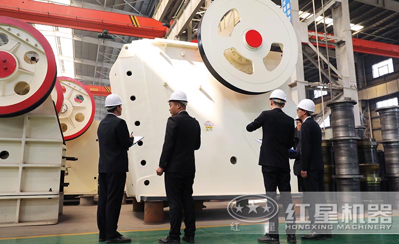 技術工程師檢查設備 技術工程師檢查設備