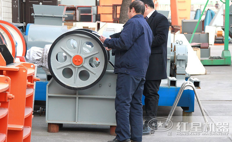 定期檢查顎式破碎機(jī) 定期檢查顎式破碎機(jī)