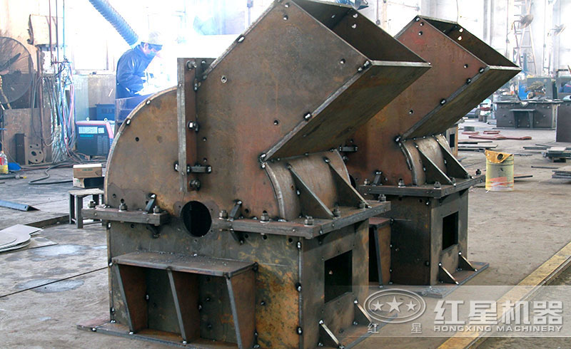 舊的錘式破碎機 舊的錘式破碎機