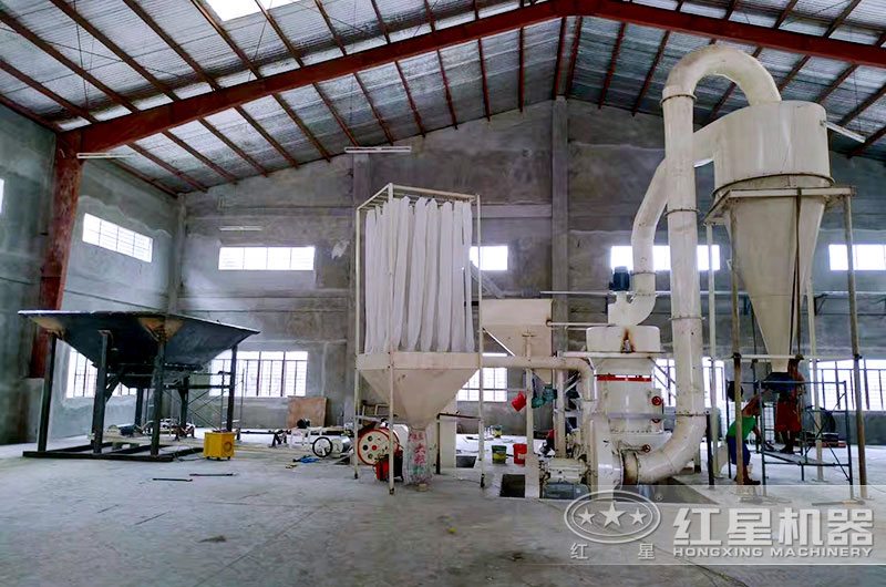 重鈣粉磨粉機工作現(xiàn)場 重鈣粉磨粉機工作現(xiàn)場