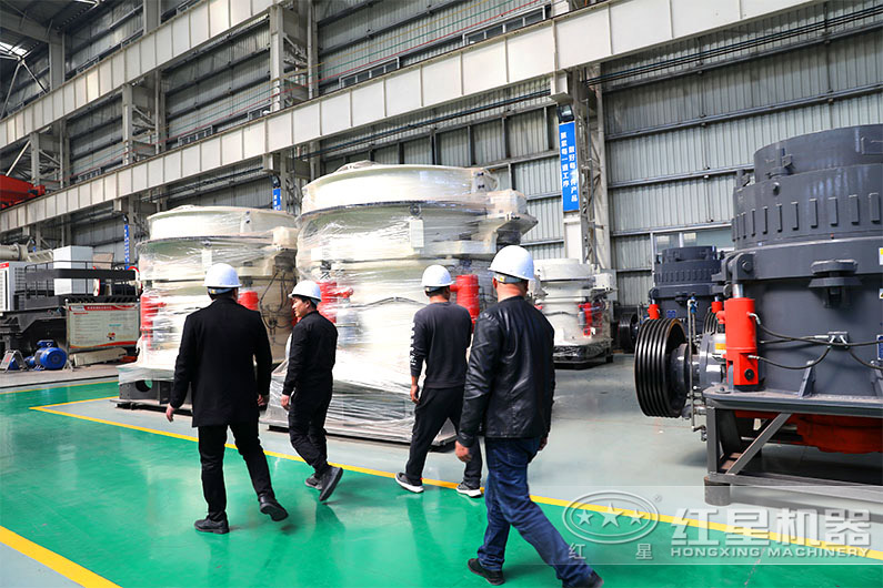 客戶來廠挑選圓錐破 客戶來廠挑選圓錐破