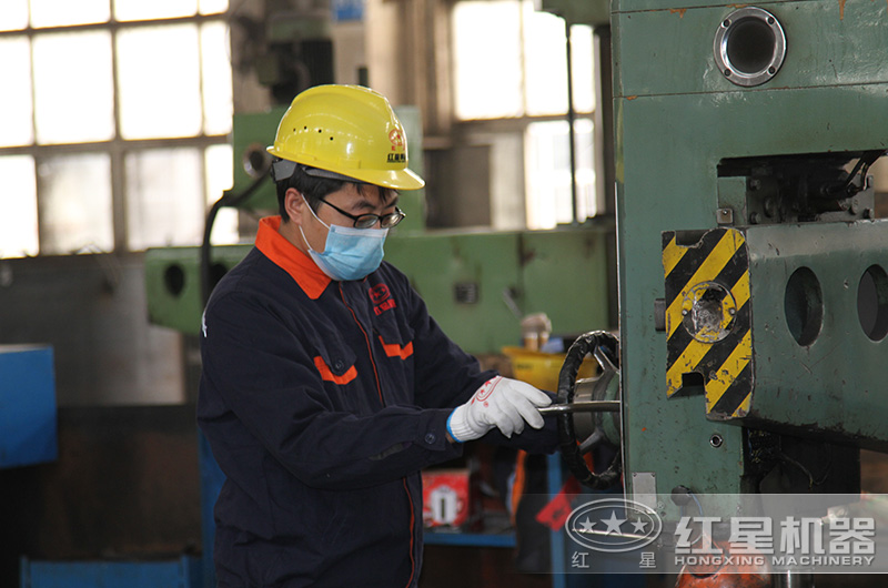紅星用心鑄造每一臺設備 紅星用心鑄造每一臺設備
