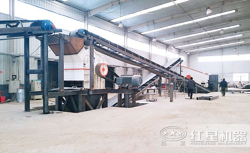 細(xì)碎破碎機(jī)工作現(xiàn)場 細(xì)碎破碎機(jī)工作現(xiàn)場