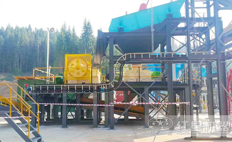 輥式制砂機(jī)現(xiàn)場實(shí)拍 輥式制砂機(jī)現(xiàn)場實(shí)拍