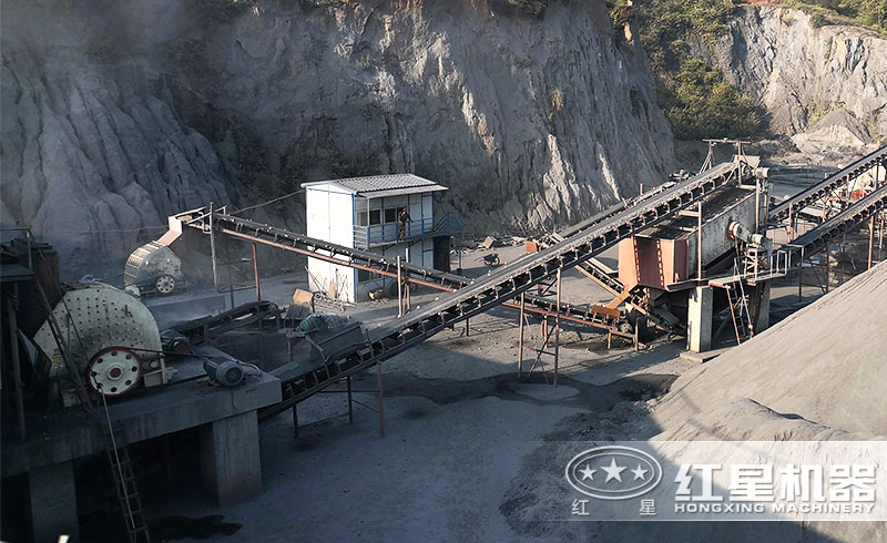 錘式破碎機工作現場 錘式破碎機工作現場