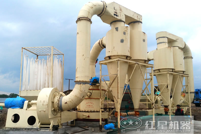 山東石灰石磨粉生產(chǎn)線現(xiàn)場 山東石灰石磨粉生產(chǎn)線現(xiàn)場